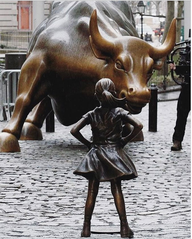 Oxen vs Fearless girl i New York.